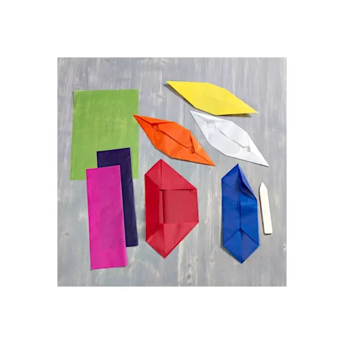 DIY Regenbogenstern Bastel Schritt 1 Zacken für den Stern falten