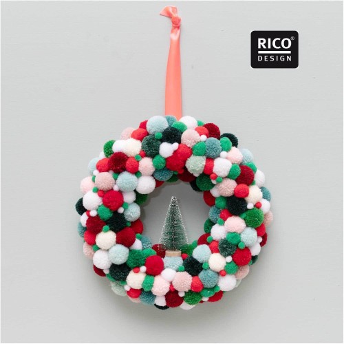 Dekoration weihnachtlicher Pompon-Kranz mit Minitanne