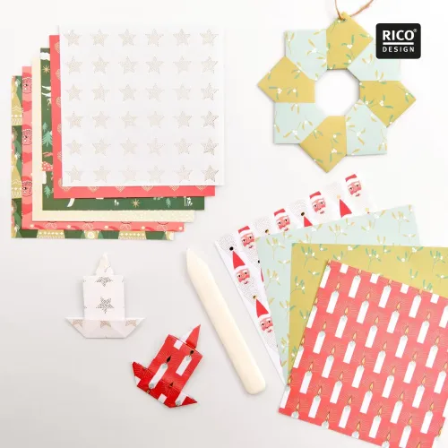 Kreative Faltidee mit weihnachtlichem Origamipapier und goldenen Akzenten